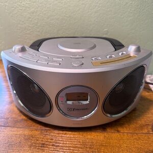 VTG  Emerson AM/FM CD Stereo Boombox PD6810 For Parts (radio Works) Prop Costume